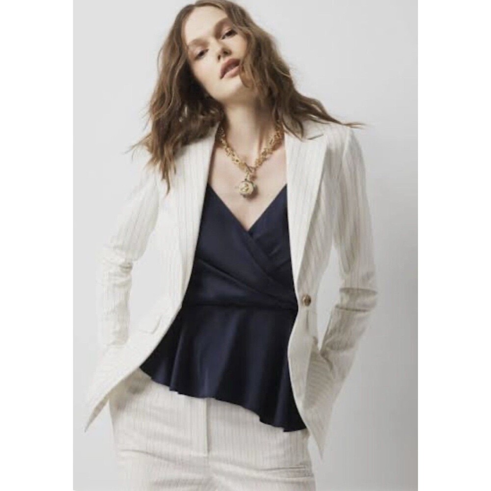 White House Black Market One-Button Blazer in Pinstripe Size 2 Ivory.